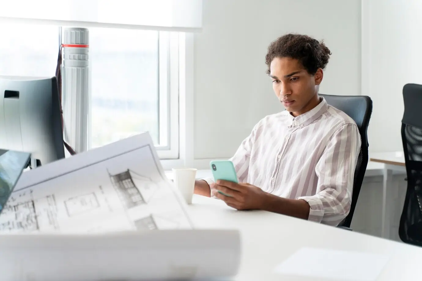 Человек, работающий в составе команды компании